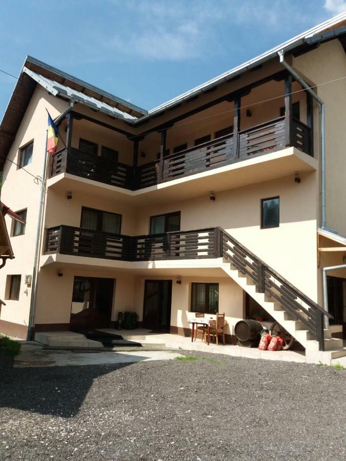 Hotel Lip Si Ely Dîmbovicioara Exterior foto